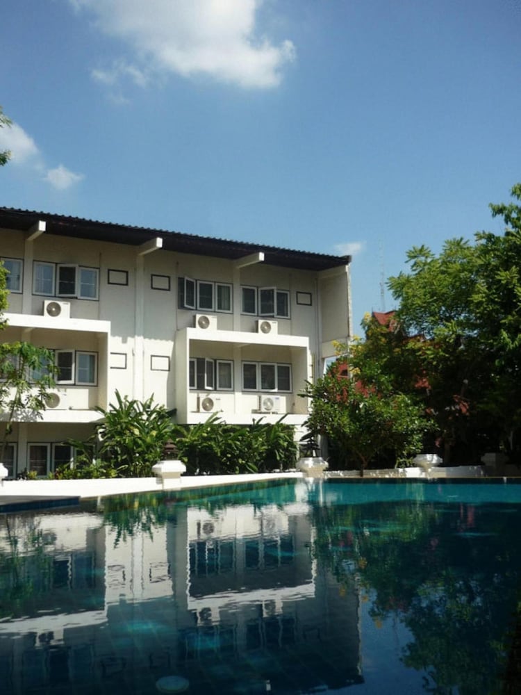 Changpuak Hotel 7/53