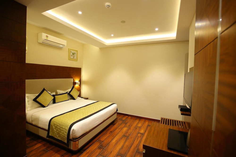 The Ic's Hotel 3/30