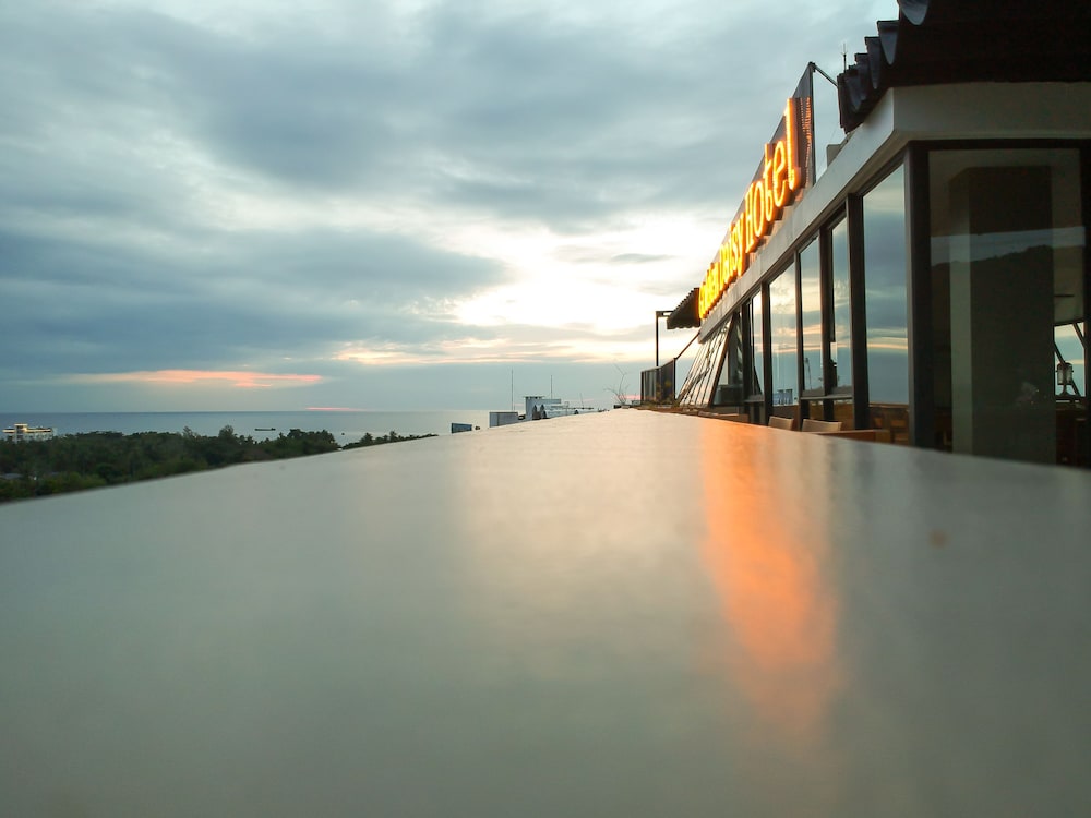 Golden Daisy Hotel 67/68