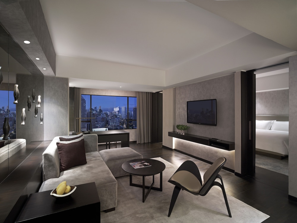 New World Makati Hotel 26/47