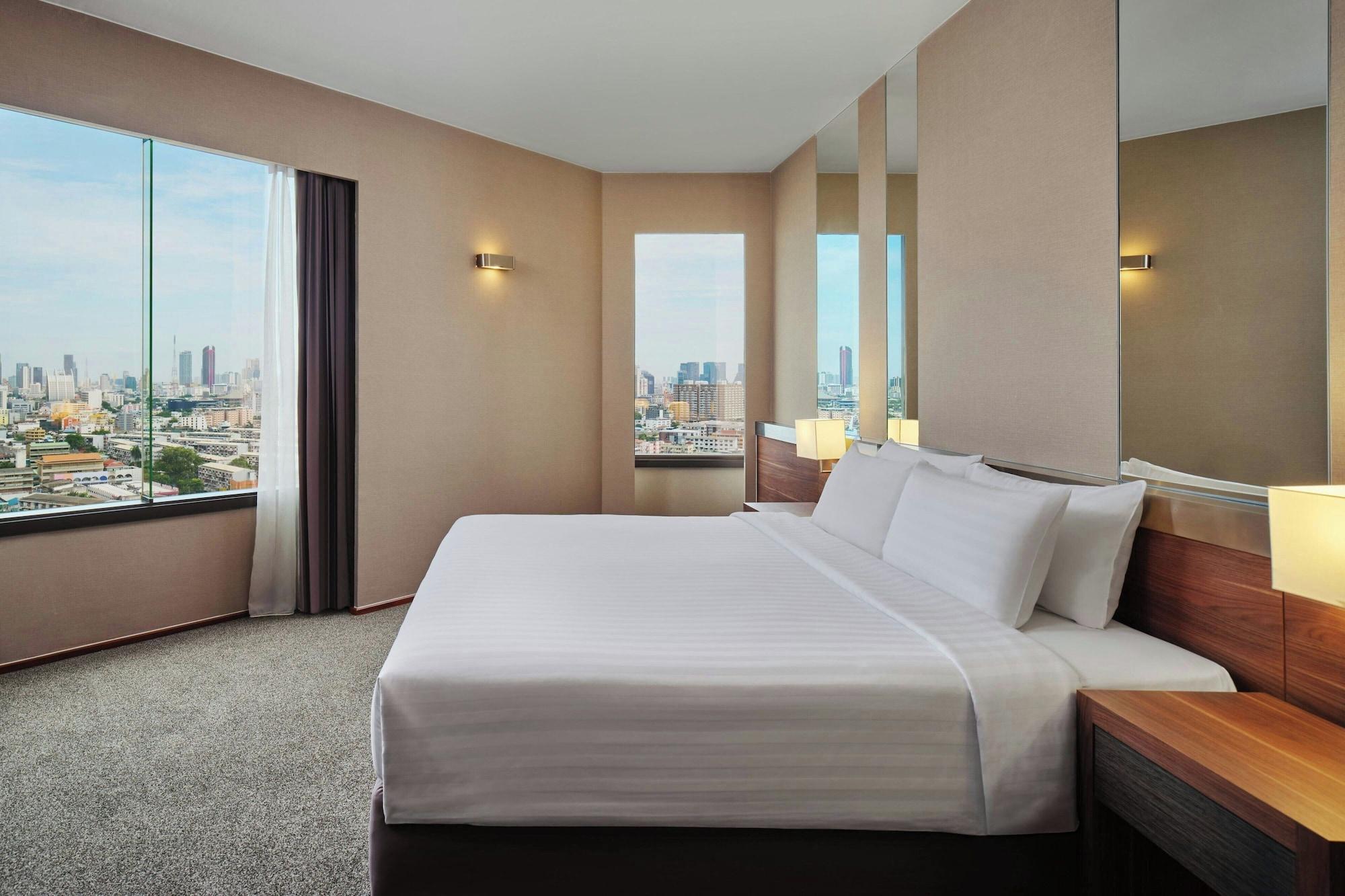 Executive, Suite, King Bed, City View, Club Lounge Access