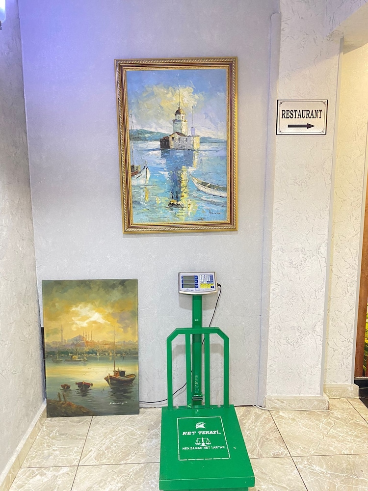 Abam Hotel 9/39