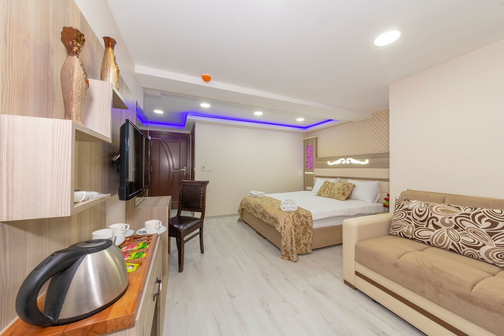 Raimond Hotel 7/29