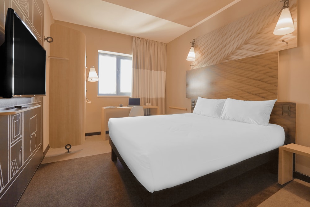 ibis Aktobe Hotel 12/50