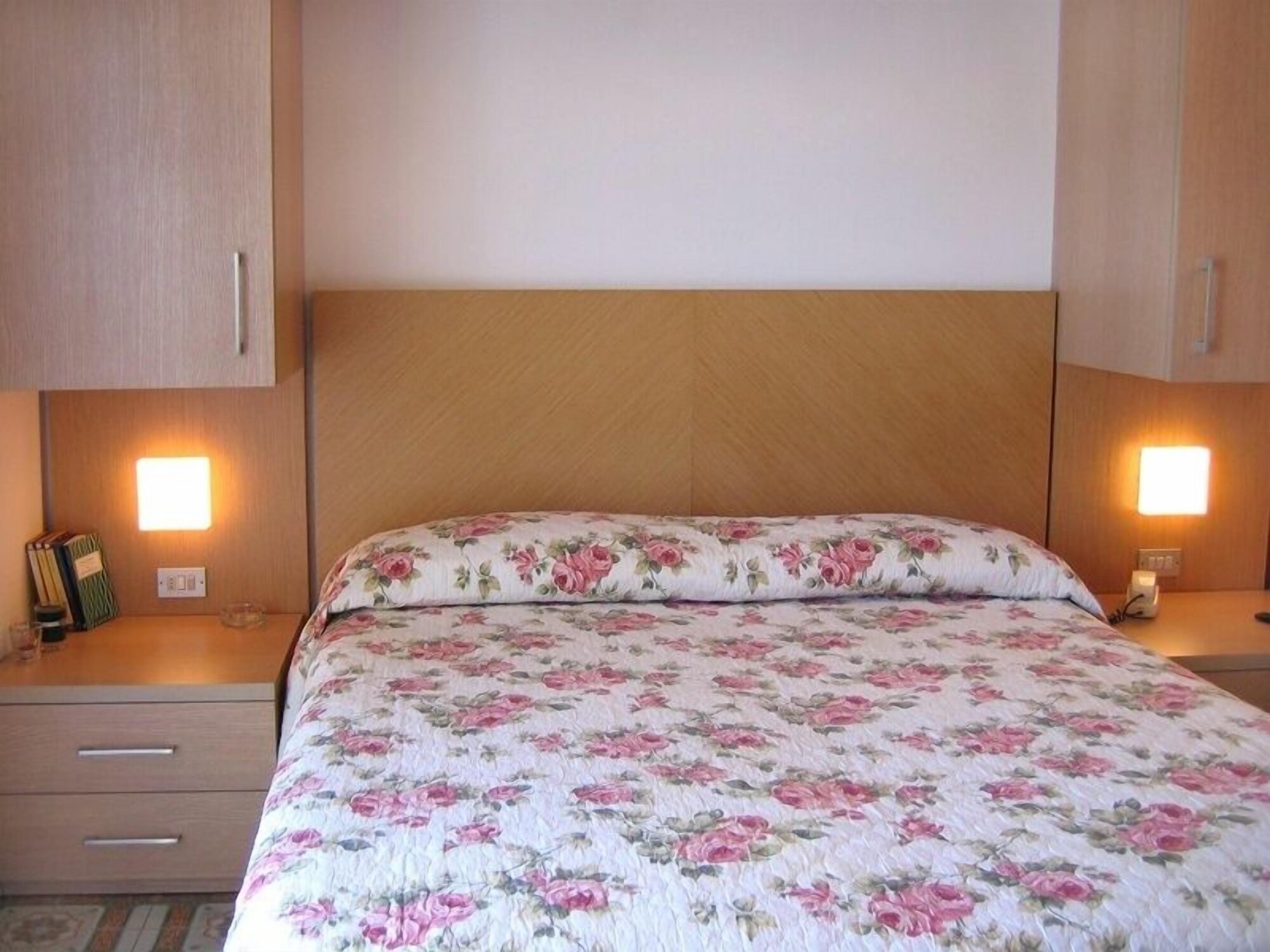 ROOM, DOUBLE BED