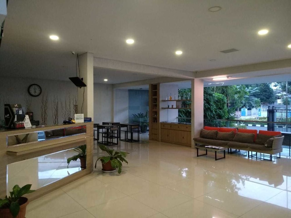 Hotel Sonic Airport Semarang 12/21