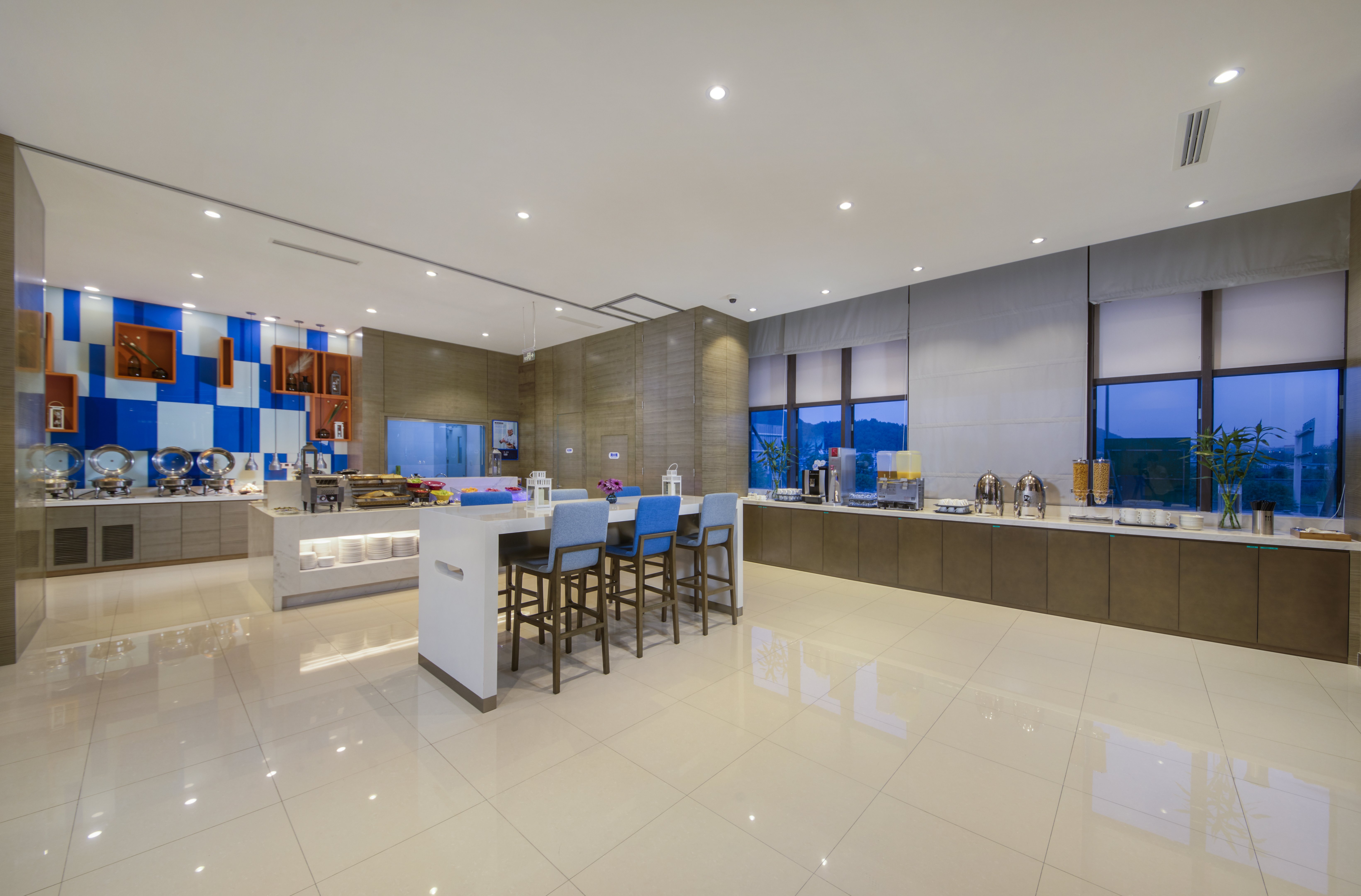 HOLIDAY INN EXPRESS GUIAN YUNGU 12/48