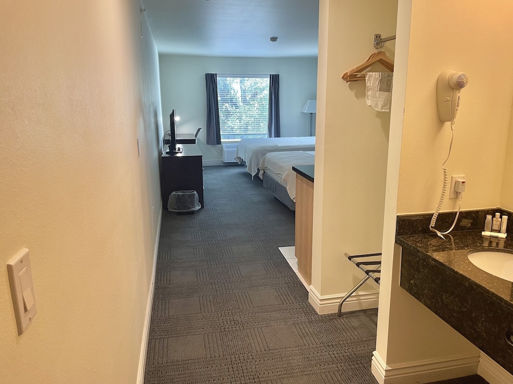 FairBridge Inn and Suites Cuero (ex Cuero s Copper Inn) 19/23
