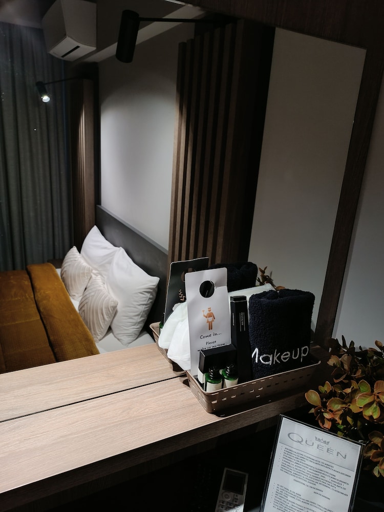 غرفة قياسية بسريرين منفصلين بشرفة، Elizabeth Queen Luxury Rooms 7/10