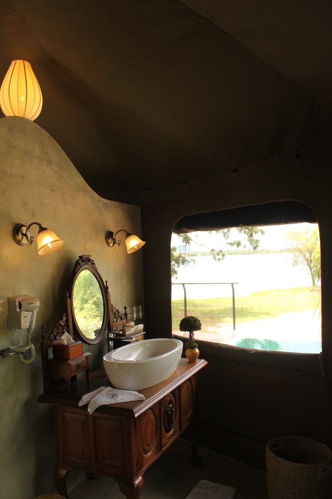 Flameback Eco Lodge 60/61