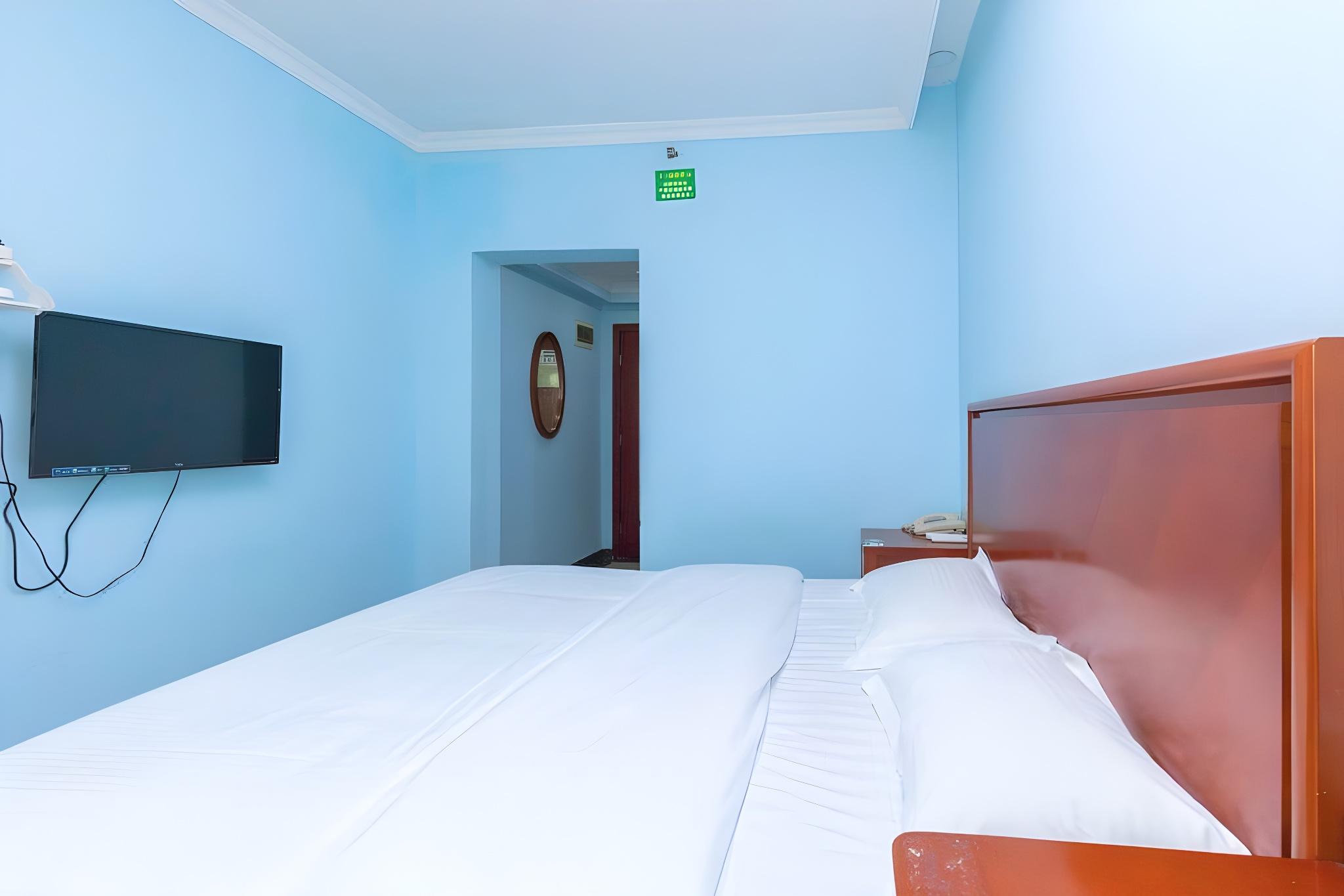 BUSINESS, QUEEN BED