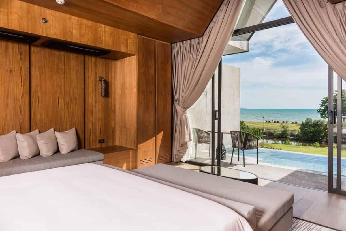Pool, Villa, King Bed, Ocean Front, Sofa