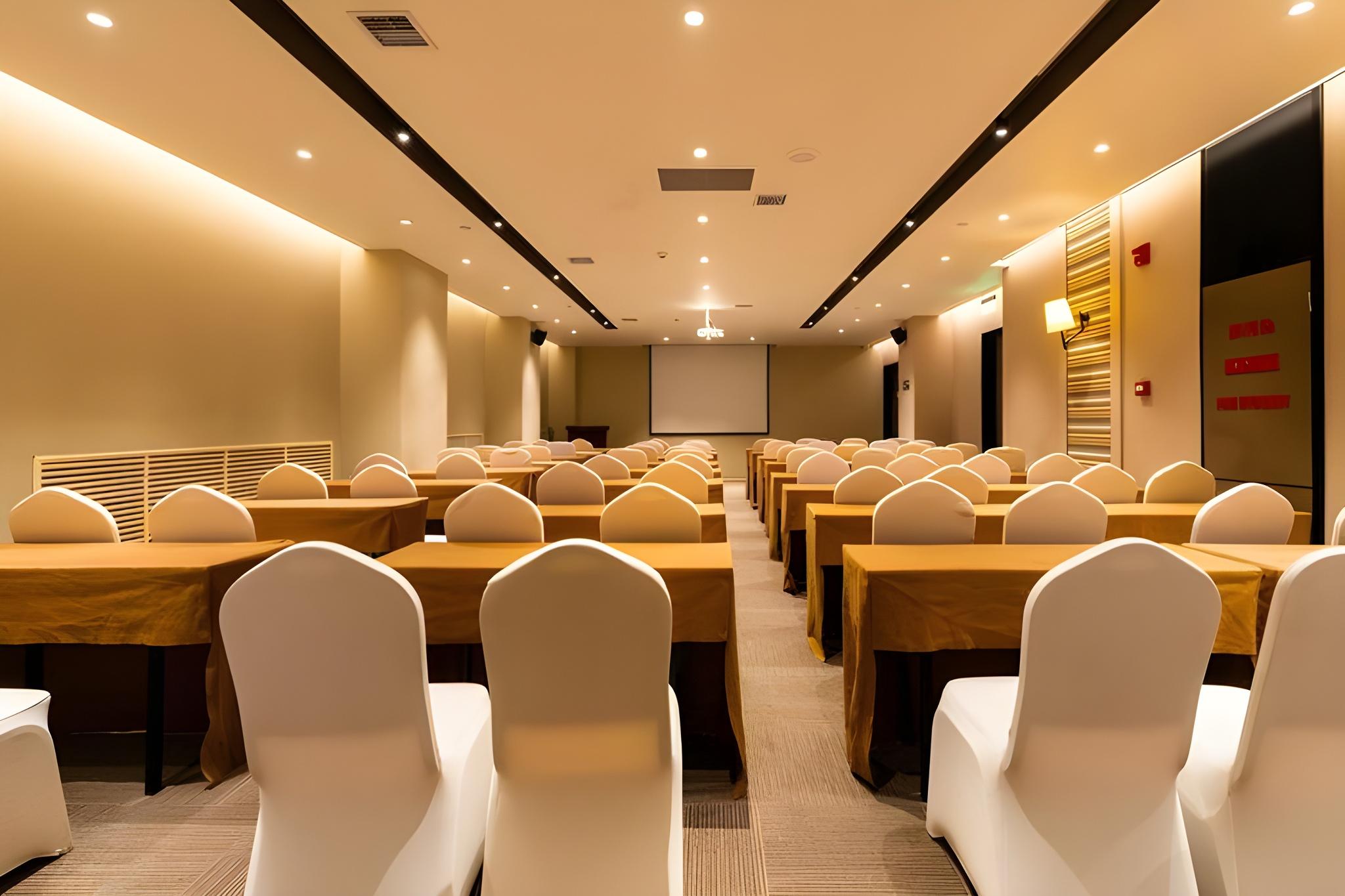 Home Inn Plus (Harbin Central Street) 41/43