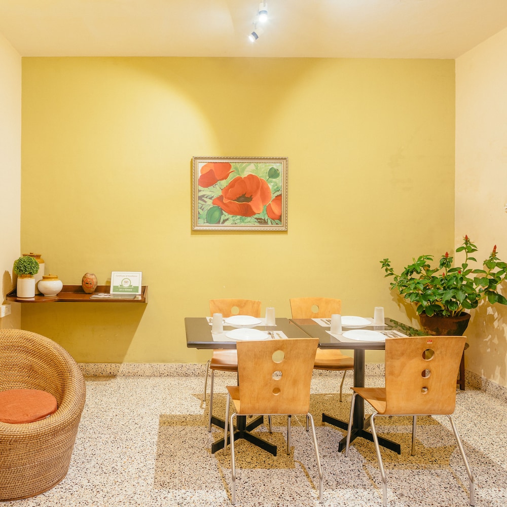 HANU REDDY RESIDENCES - WALLACE GARDEN 8/50
