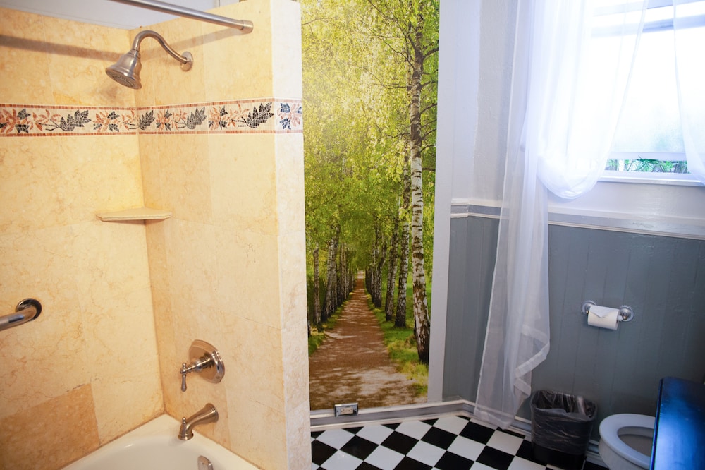 Capsule, Male Dorm, 6 Beds
