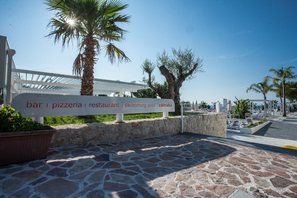 VILLAGGIO BAIA DEL MONACO 49/55