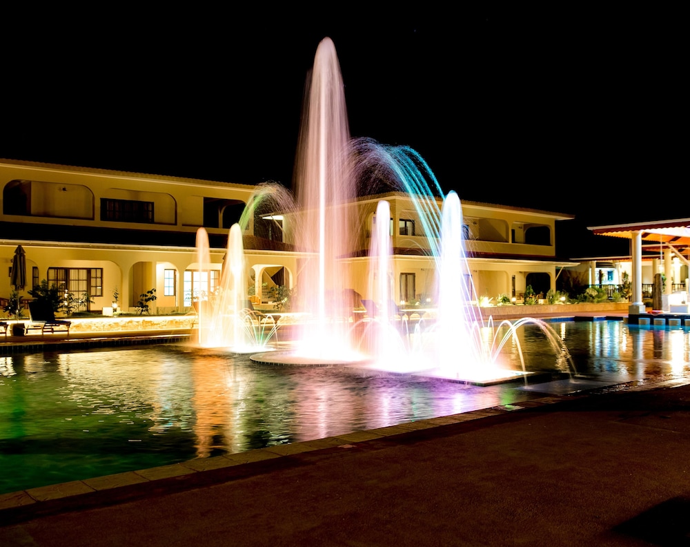 Oasis Hotel Restaurant & Spa 30/36