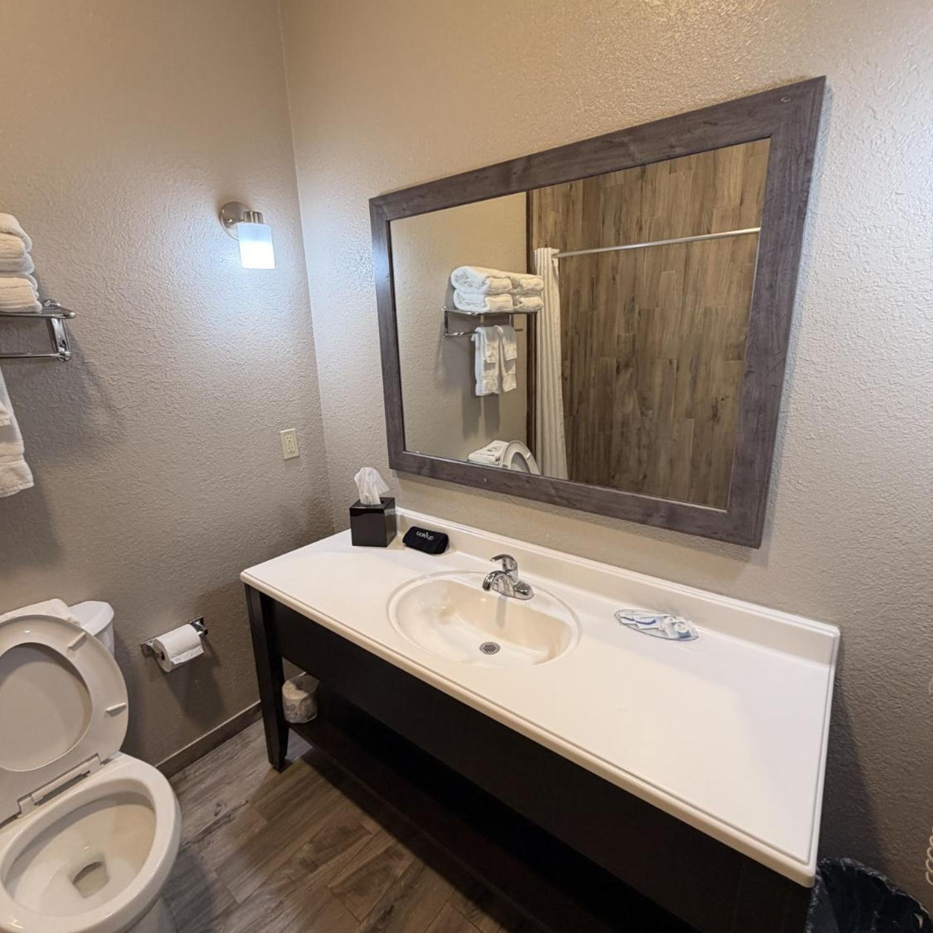 Baymont Inn &amp; Suites Crystal City 12/16