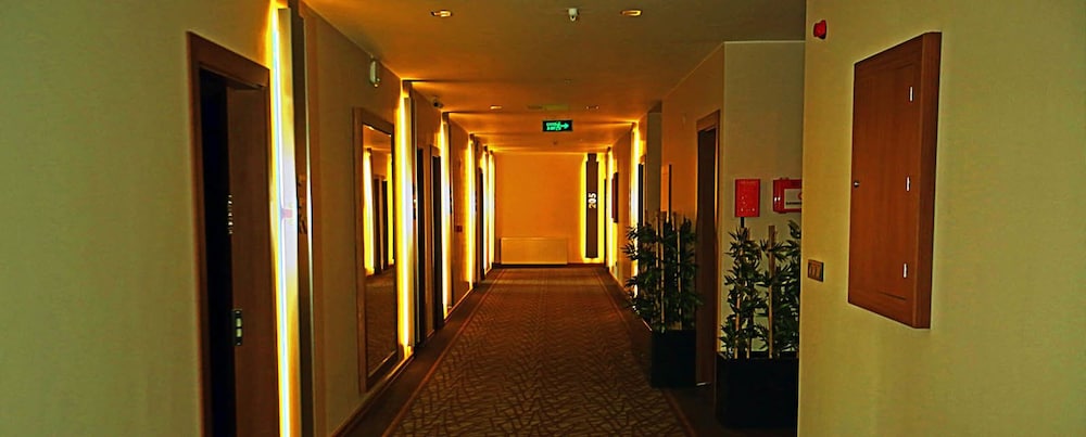 Familya Hotel 9/12