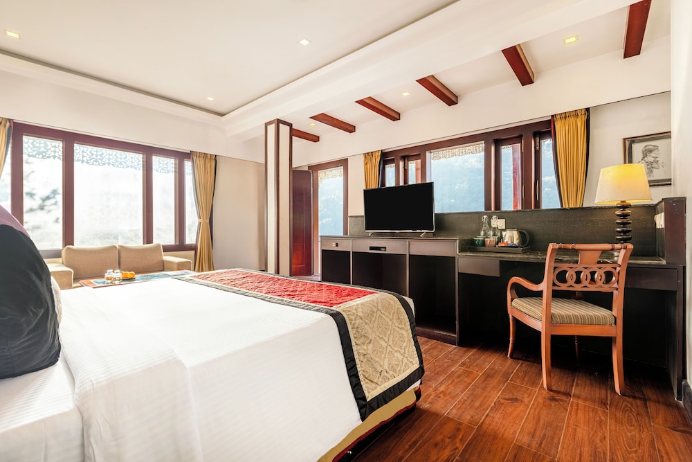 Valley View Premier Room with Balcony, 1 Queen Bed