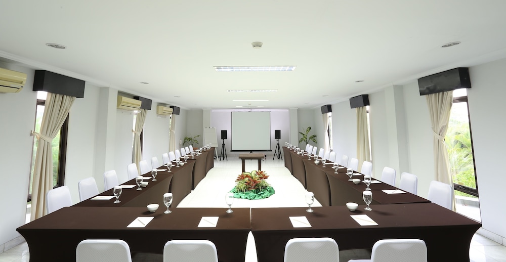 PrimeBiz Hotel Karawang 20/27