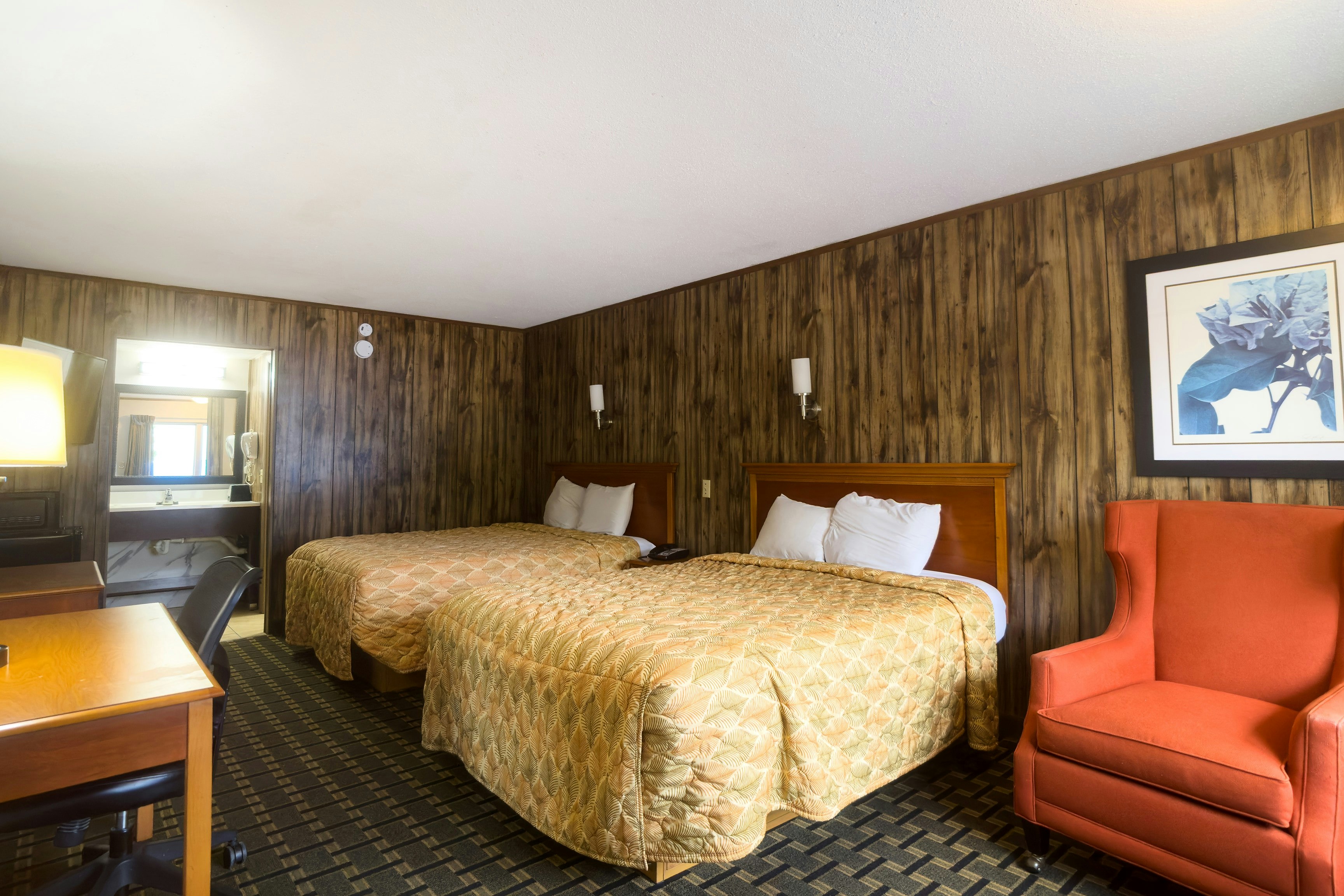 Room, 2 Queen Beds, Pool View