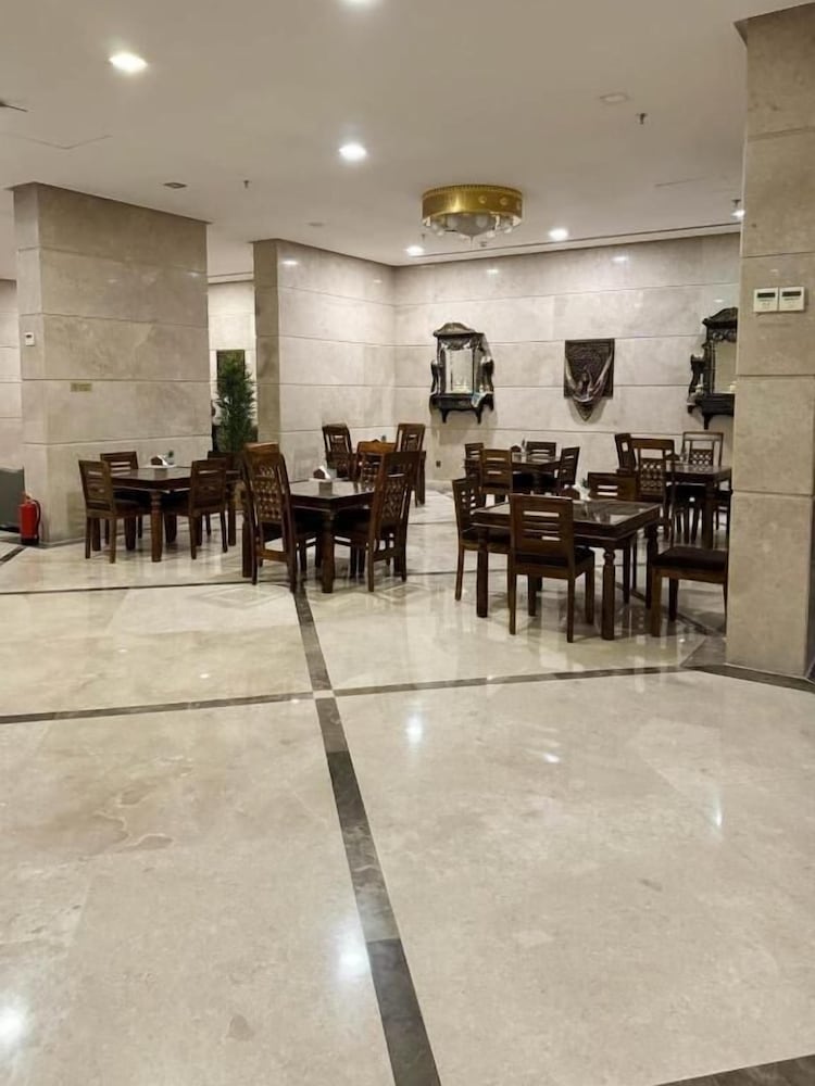 Hussein Hassan Ali Bayari Hotel 57/61