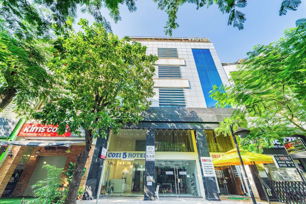Collection O Cozy 5 Hotel - Near SECC in SAIGON / HO CHI MINH CITY