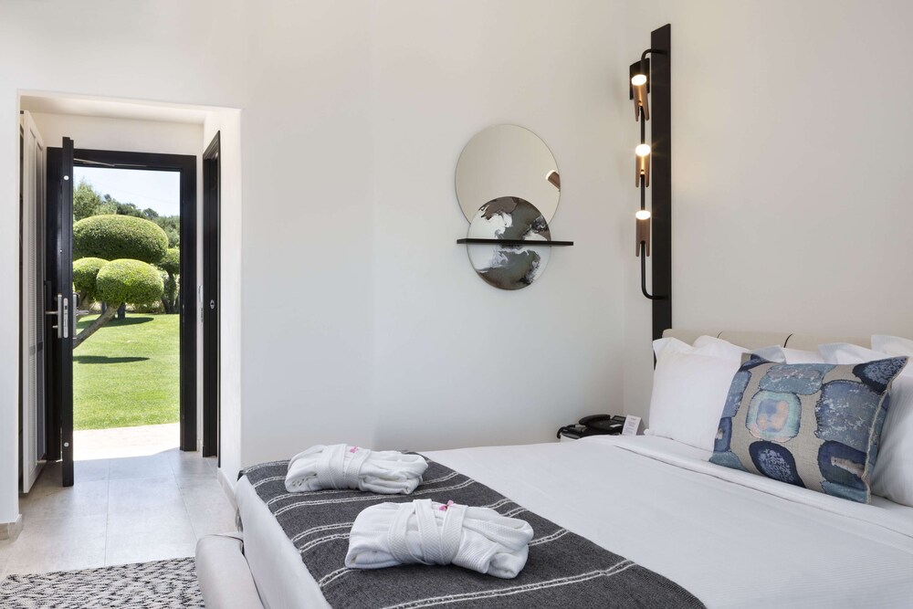 Sulia House Porto Rotondo, Curio Collection by Hilton 37/99