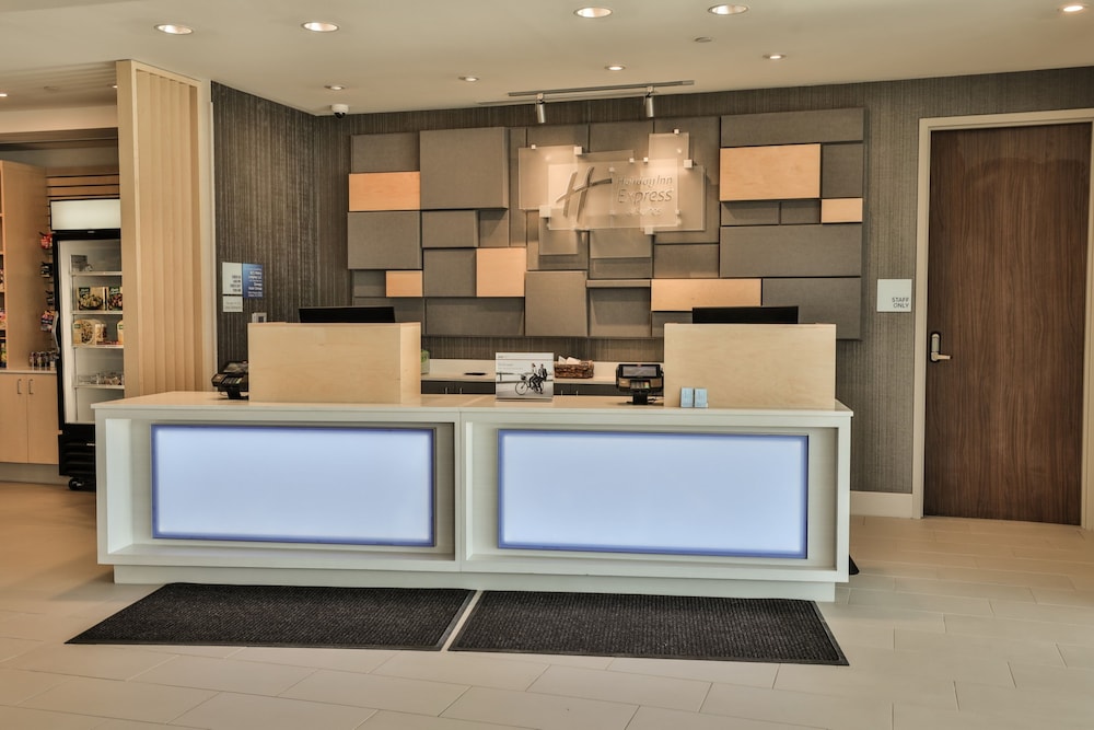 Holiday Inn Express & Suites Nashville Metrocenter Downtown 6/64