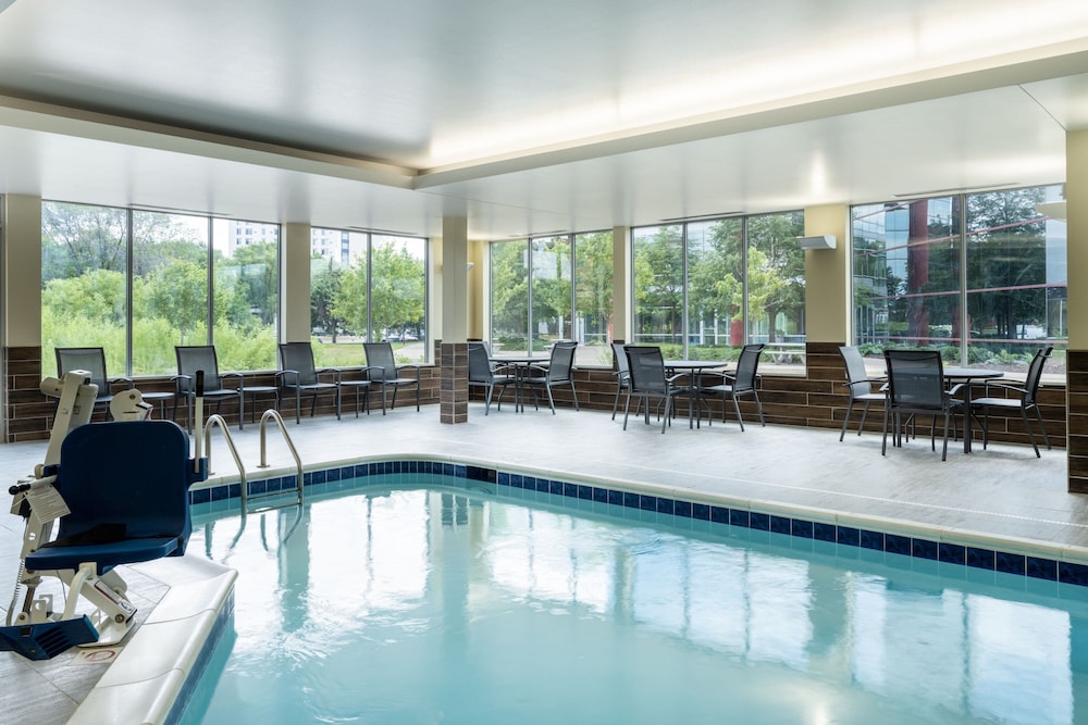 Fairfield Inn & Suites by Marriott Minneapolis North 17/36