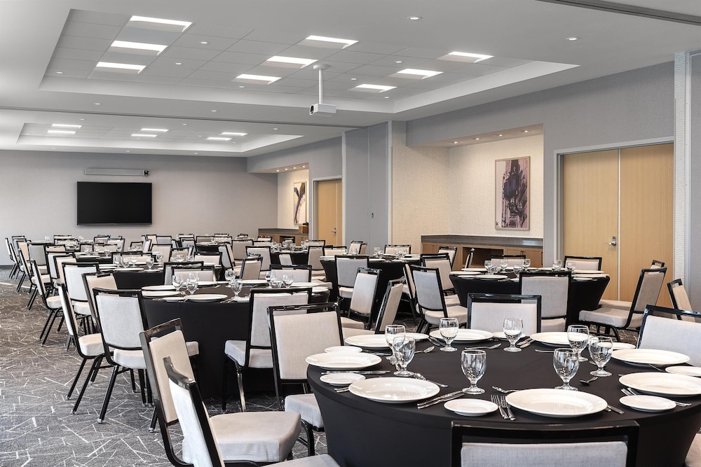 Hyatt Place Toronto Airport 40/50