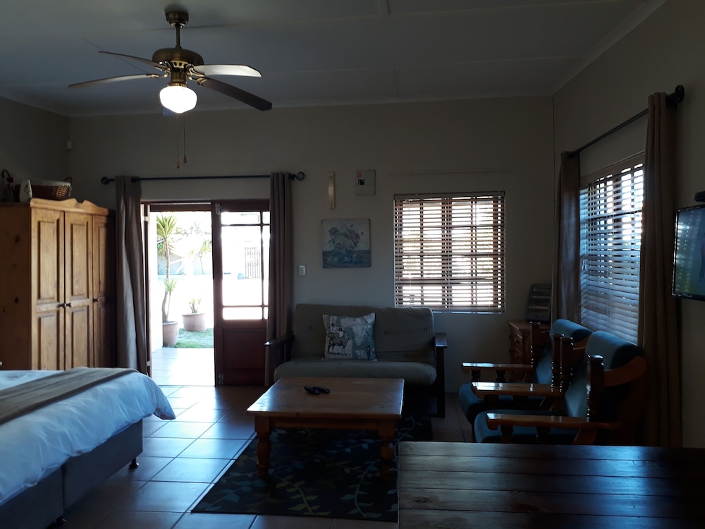 Gansbaai Town Lodge 16/26