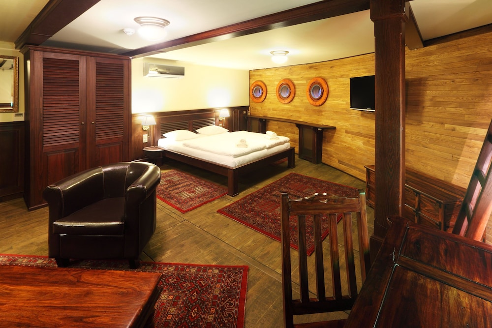 Boat Hotel Matylda 16/61