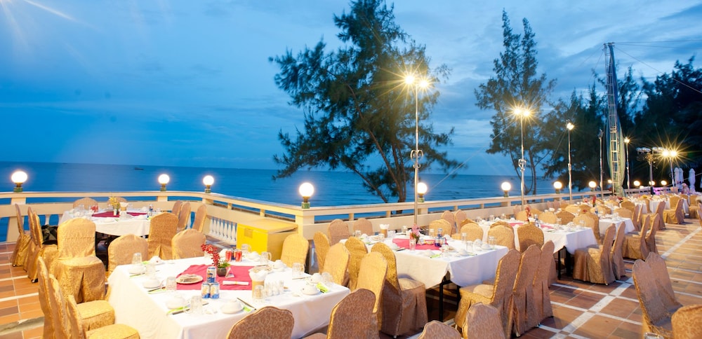Golden Coast Resort And Spa 38/50
