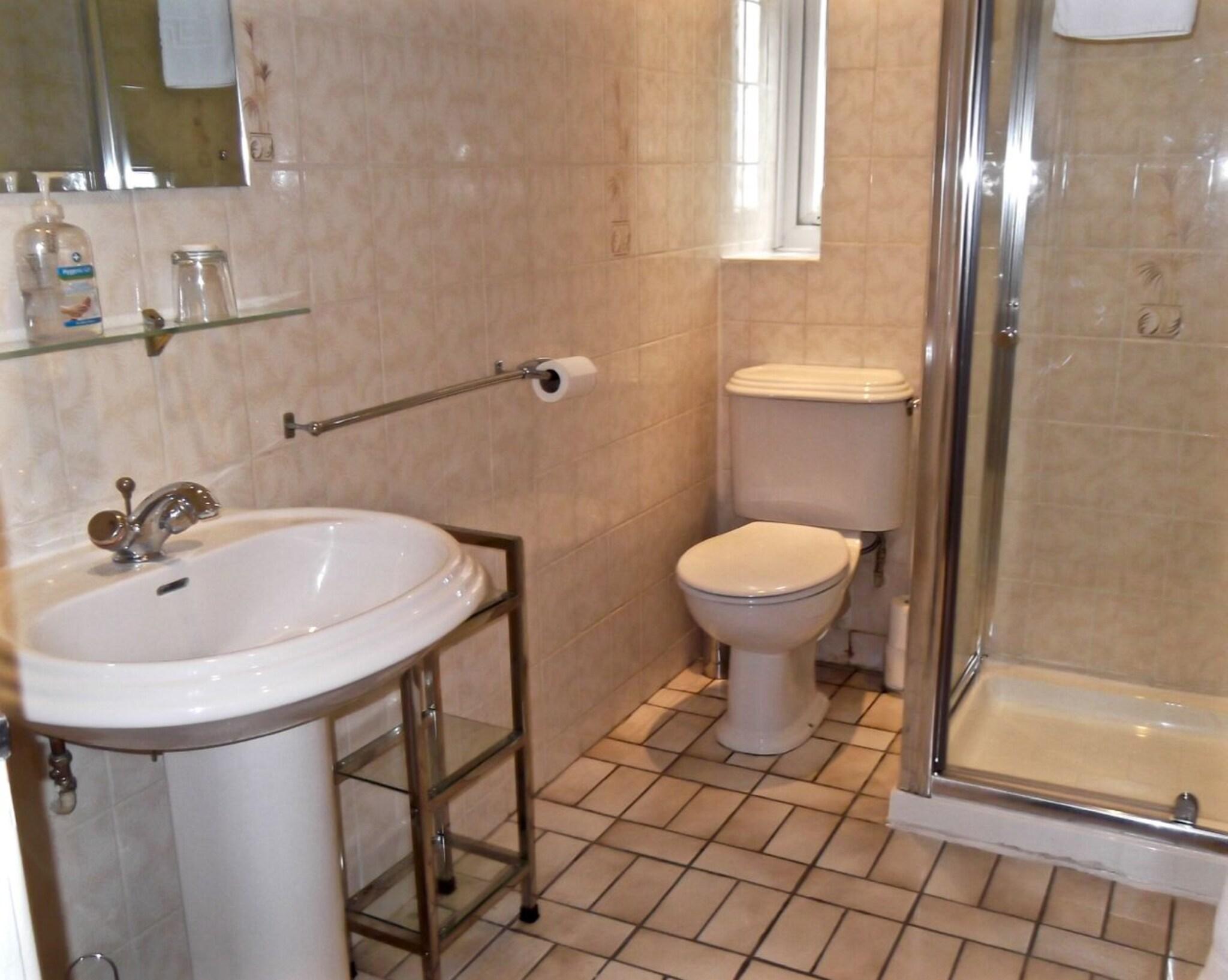 Pelham Lodge 27/28