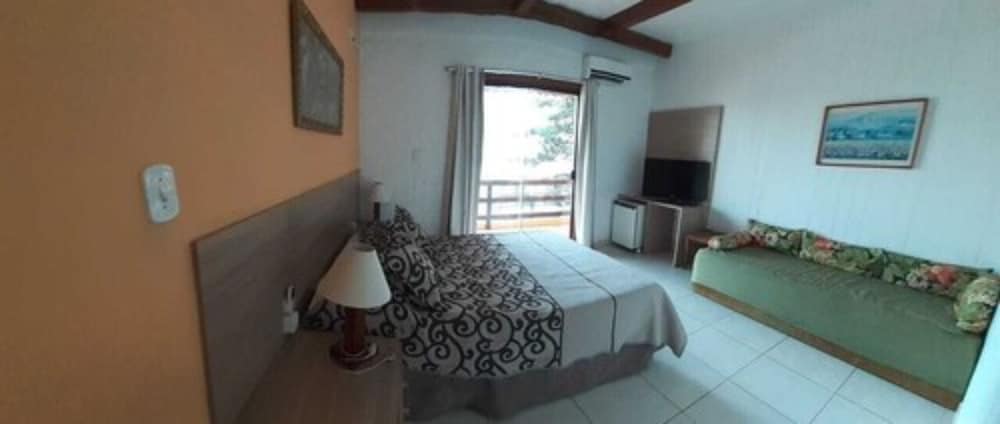 Hotel La Brise 25/50
