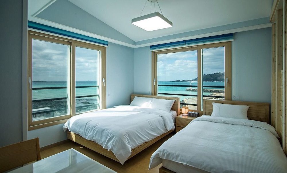 Sleep In The Sea 13/35