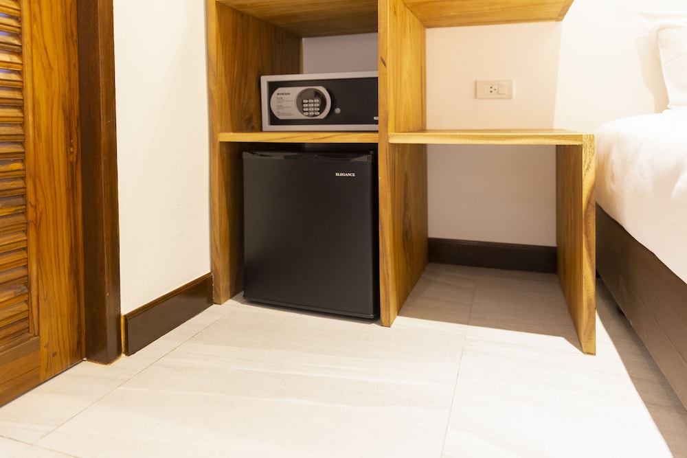 Phuket Airport Hotel 24/74