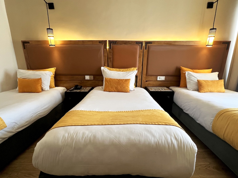 ROOM, TRIPLE