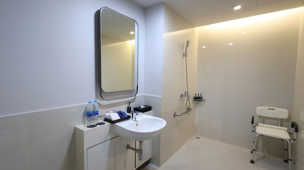 Bella Nara Phuket Naiyang Beach 50/50