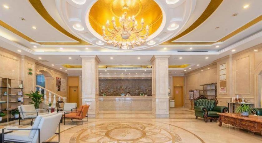 Vienna Hotel(Guangzhou North Railway Station Huaguoshan Subway Station Store) 12/45