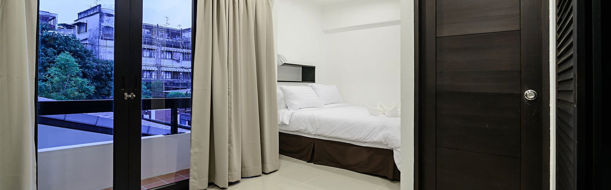 SUPERIOR, QUEEN BED, NO ELEVATOR