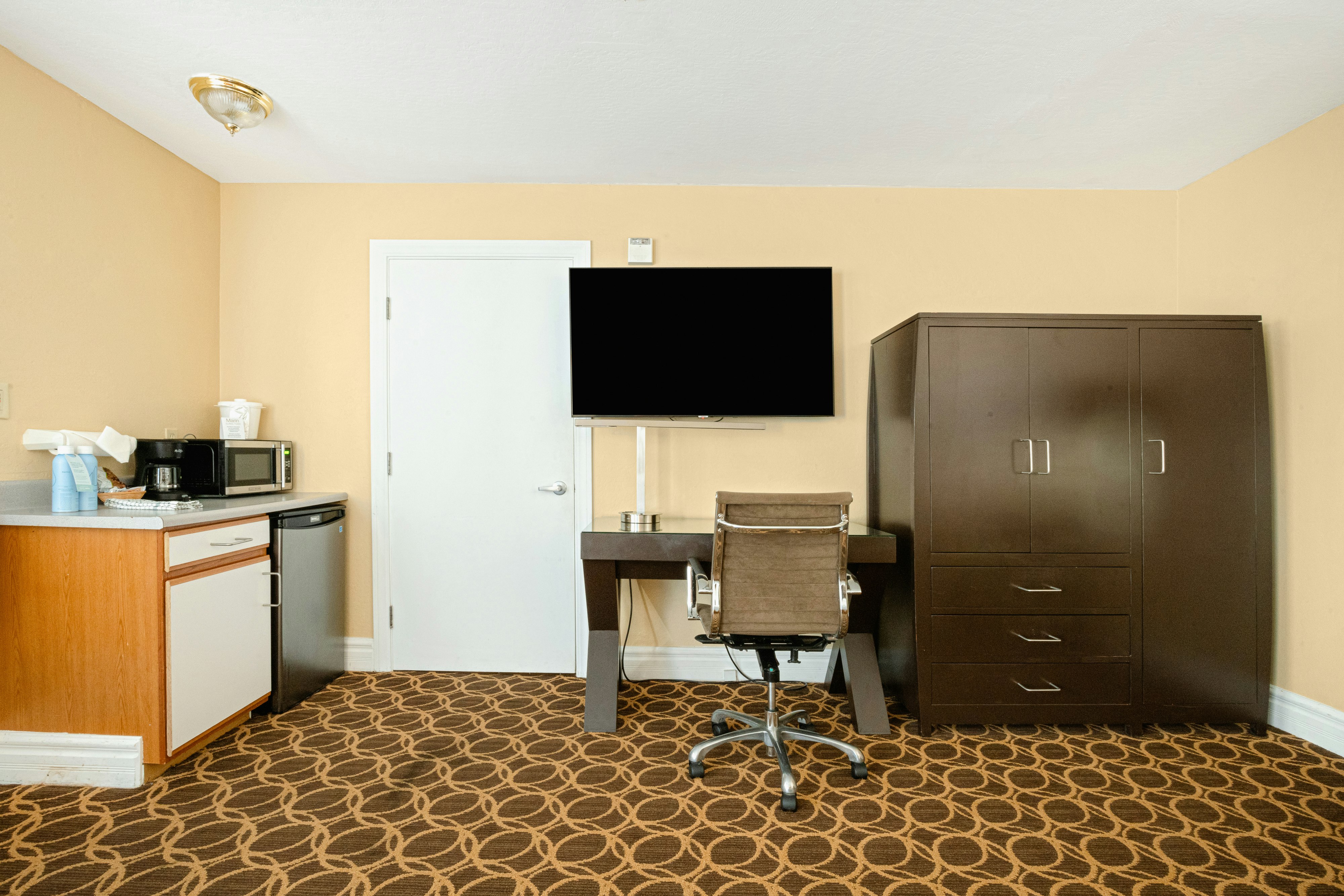 Marin Suites Hotel 65/81