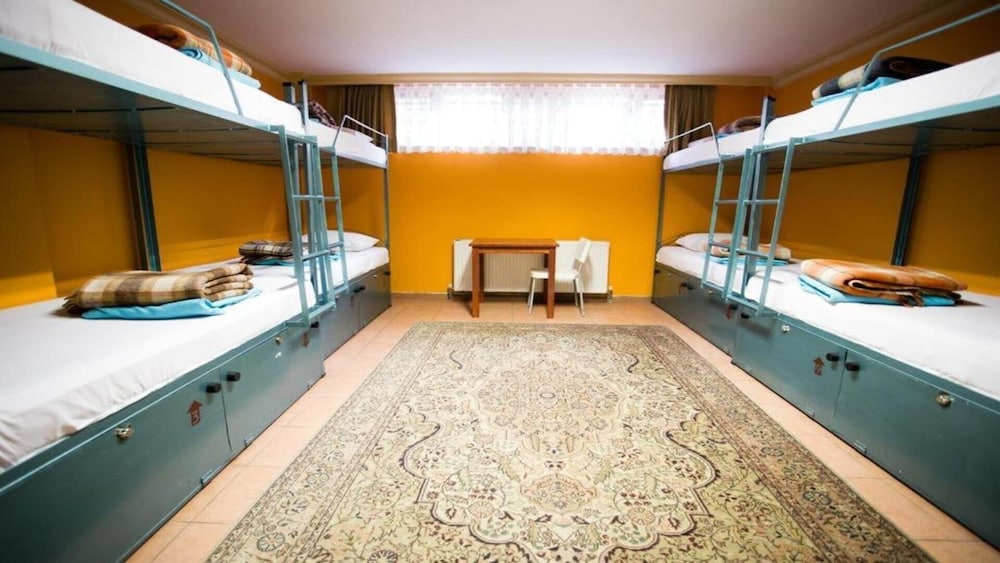Agora Guesthouse & Hostel 38/70