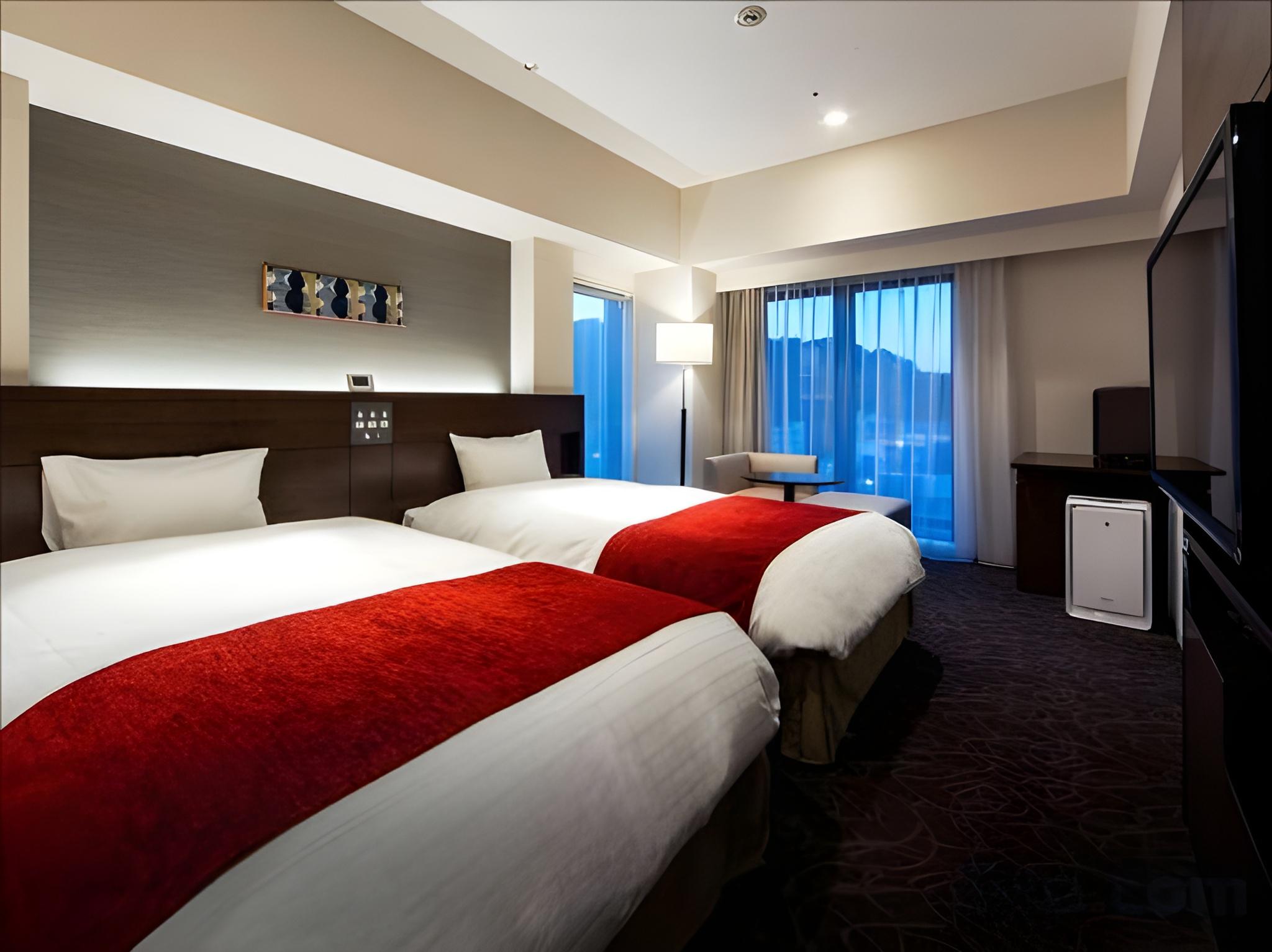 Room, Twin Beds, Corner, Smoking
