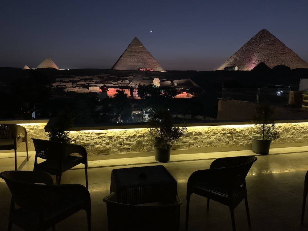 Sahara Pyramids Inn 43/50