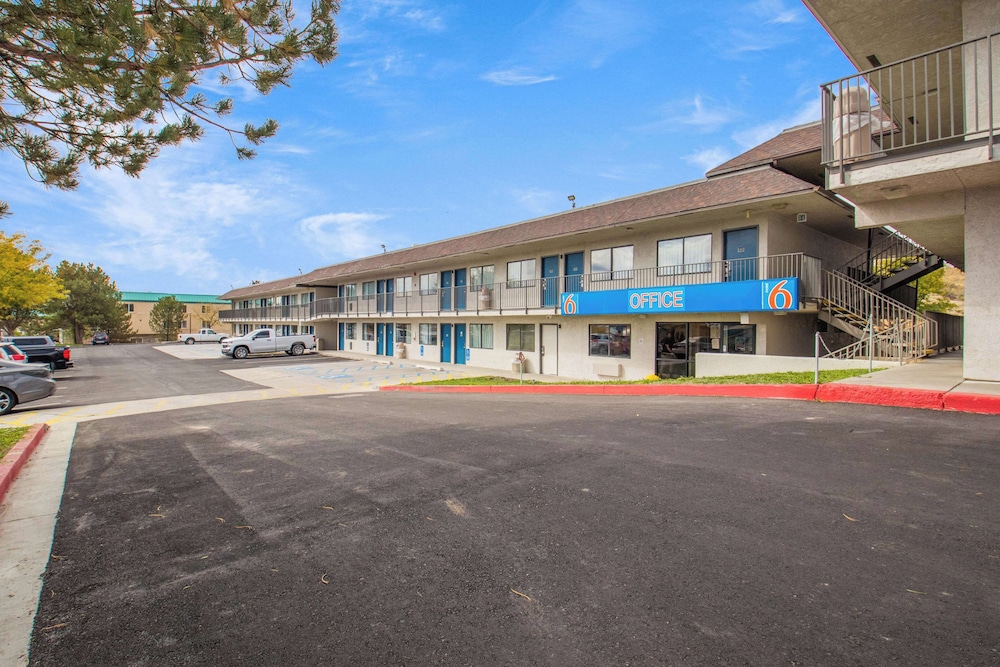 Motel6 Elko, NV 40/50