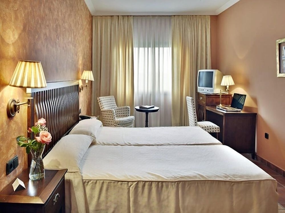 Hotel Mafalda De Castilla 8/43
