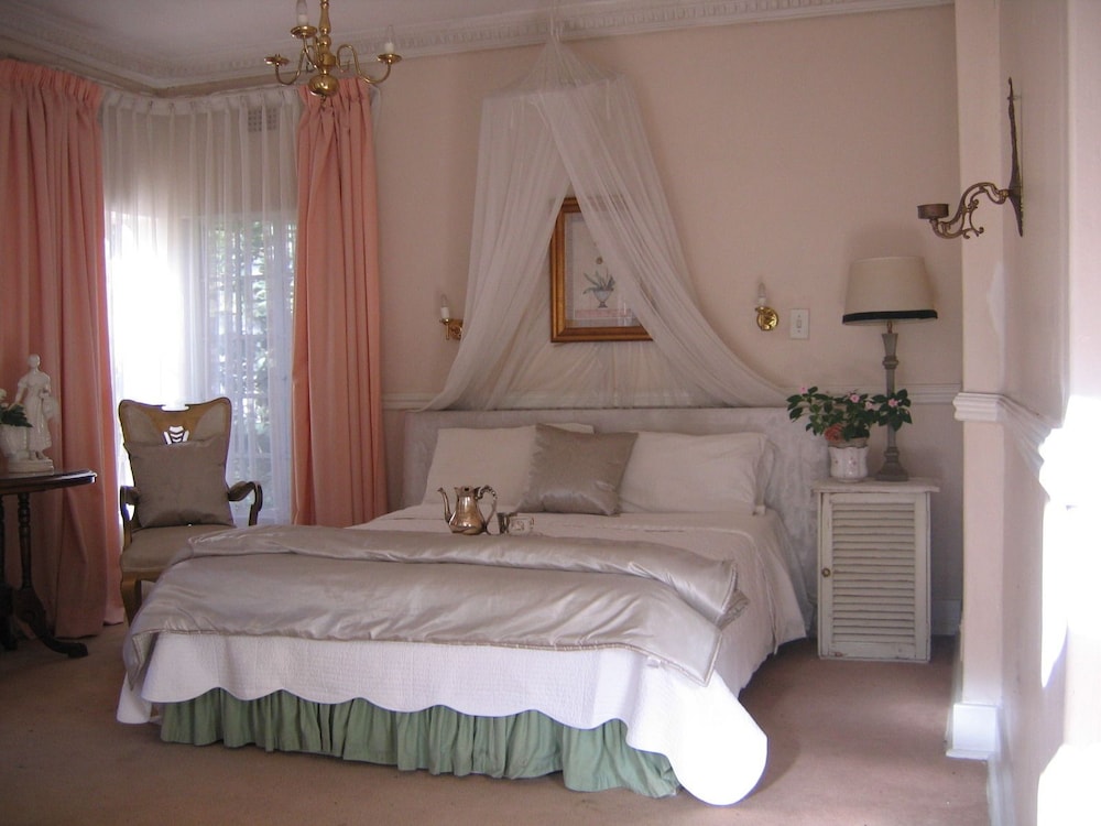 MARY, ROOM